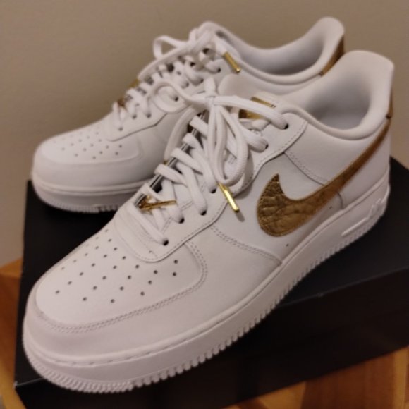 Nike Air Force 1 '07 LV8 Low DC2181-100 - White Metallic Gold Size Men 9.5 - Picture 5 of 14